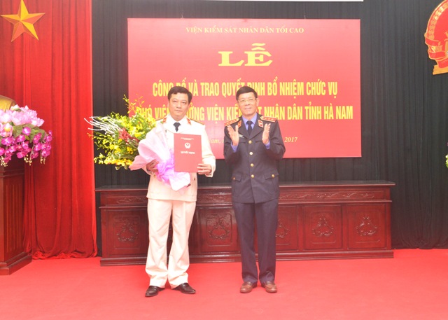 Trao quyết định bổ nhiệm chức vụ Phó Viện trưởng VKSND tỉnh Hà Nam