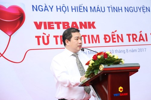 Ông Hồ Phan Hải Triều, Phó Tổng Giám đốc Vietbank phát biểu khai mạc ngày Hội hiến máu tình nguyện 2017 -