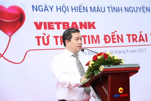 Ông Hồ Phan Hải Triều, Phó Tổng Giám đốc Vietbank phát biểu khai mạc ngày Hội hiến máu tình nguyện 2017 - 