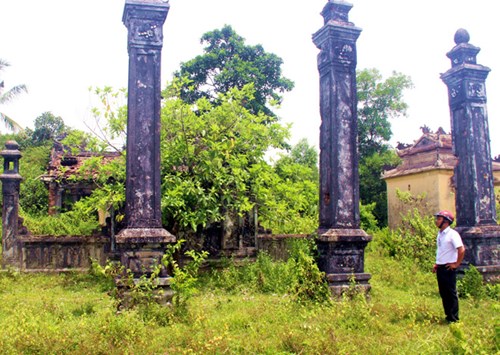 Ngôi đình cổ Phú Vĩnh nằm trong vùng quy hoạch để thực hiện xây dựng khu định cư Bàu Vá.