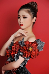 Trương Thái Thùy Dương tự tin khoe đồ dạ hội dự thi Miss Heritage 2017