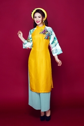 Lương Bích Hữu trẻ trung khoe sắc trong áo dài của nhà thiết kế Minh Châu
