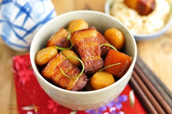 Cách nấu thịt kho tàu trứng cút