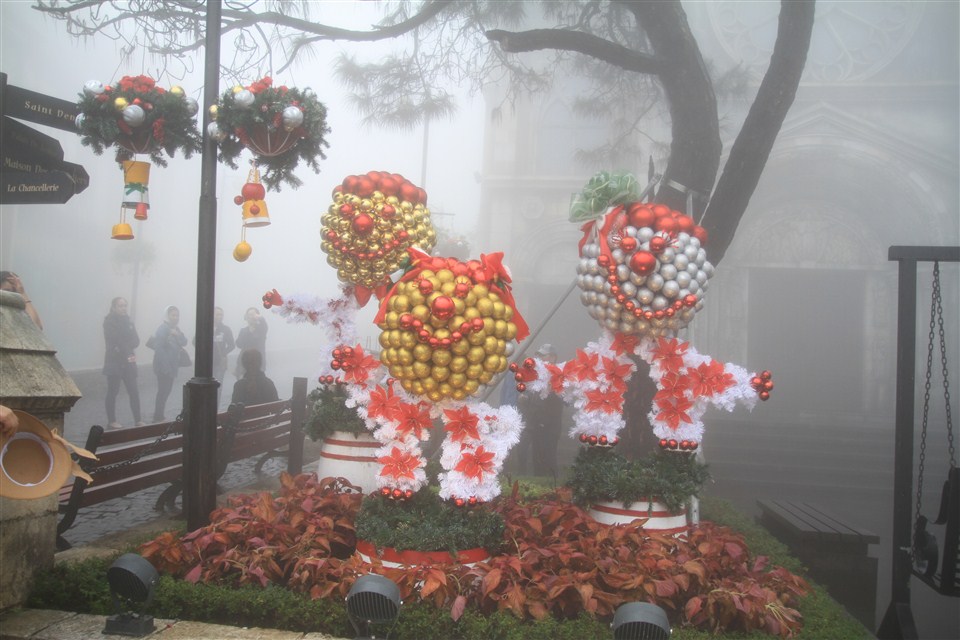 Lạc giữa một mùa đông lạ lùng trên đỉnh Bà Nà