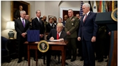 Tổng thống Mỹ ký dự luật tăng ngân sách quốc phòng cho năm 2018