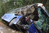 Quảng Nam Xe khách tông đuôi xe tải, 2 người tử vong
