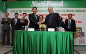 NutiFood ký hợp đồng xuất khẩu sữa đi Mỹ