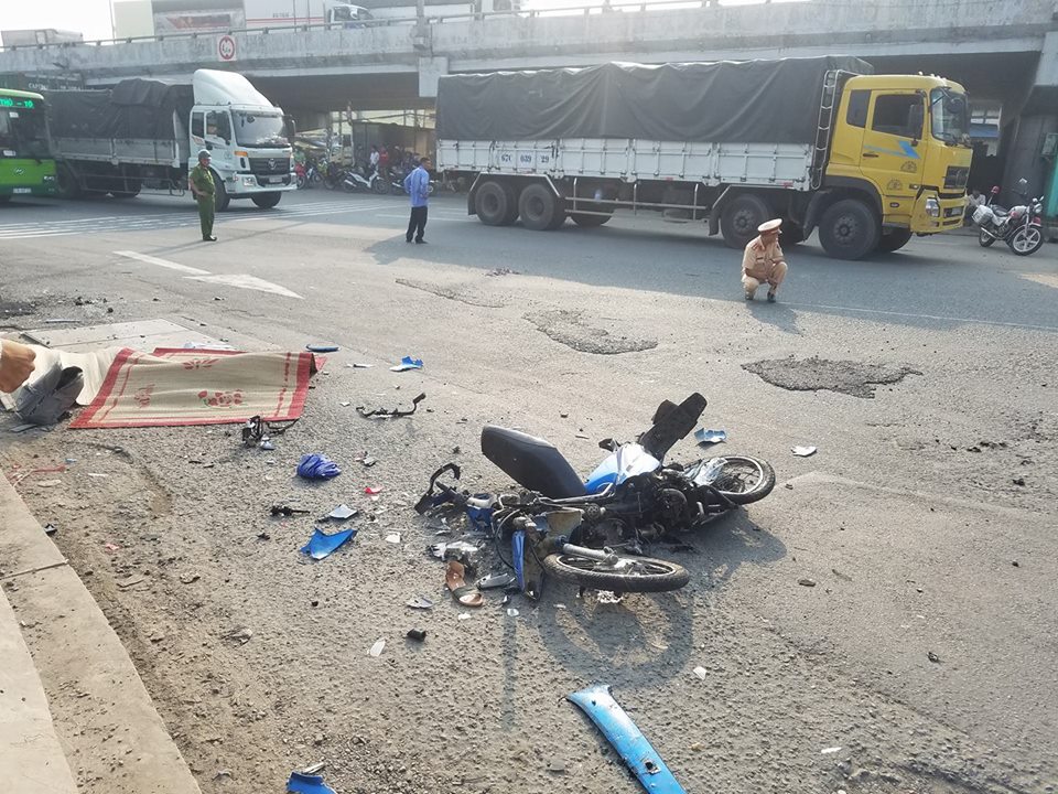 Rượt đuổi xe container cán chết người rồi bỏ chạy