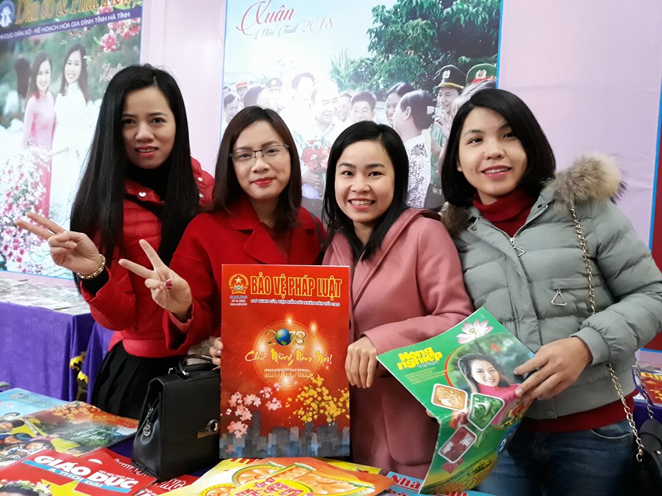 Trao tặng 252 suất quà cho học sinh nghèo vượt khó