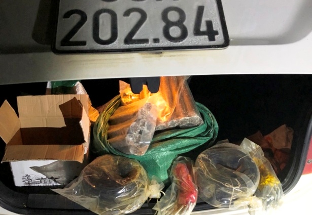 Thanh Hóa Bắt xe taxi vận chuyển 30kg thuốc và kíp nổ