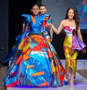 Thời trang Việt ấn tượng tại New York Fashion Week 2018