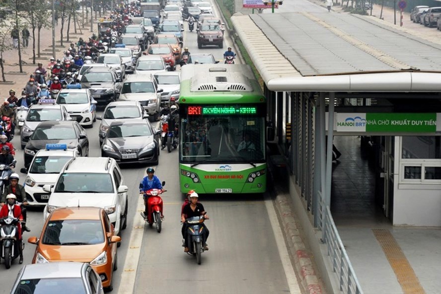Bất ngờ đề xuất cho xe đi vào làn đường buýt nhanh BRT