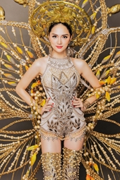 Trang phục dân tộc của Hương Giang Idol ở Hoa hậu chuyển giới