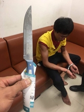 Nghệ An Một tài xế taxi dùng dao đe dọa lực lượng an ninh sân bay