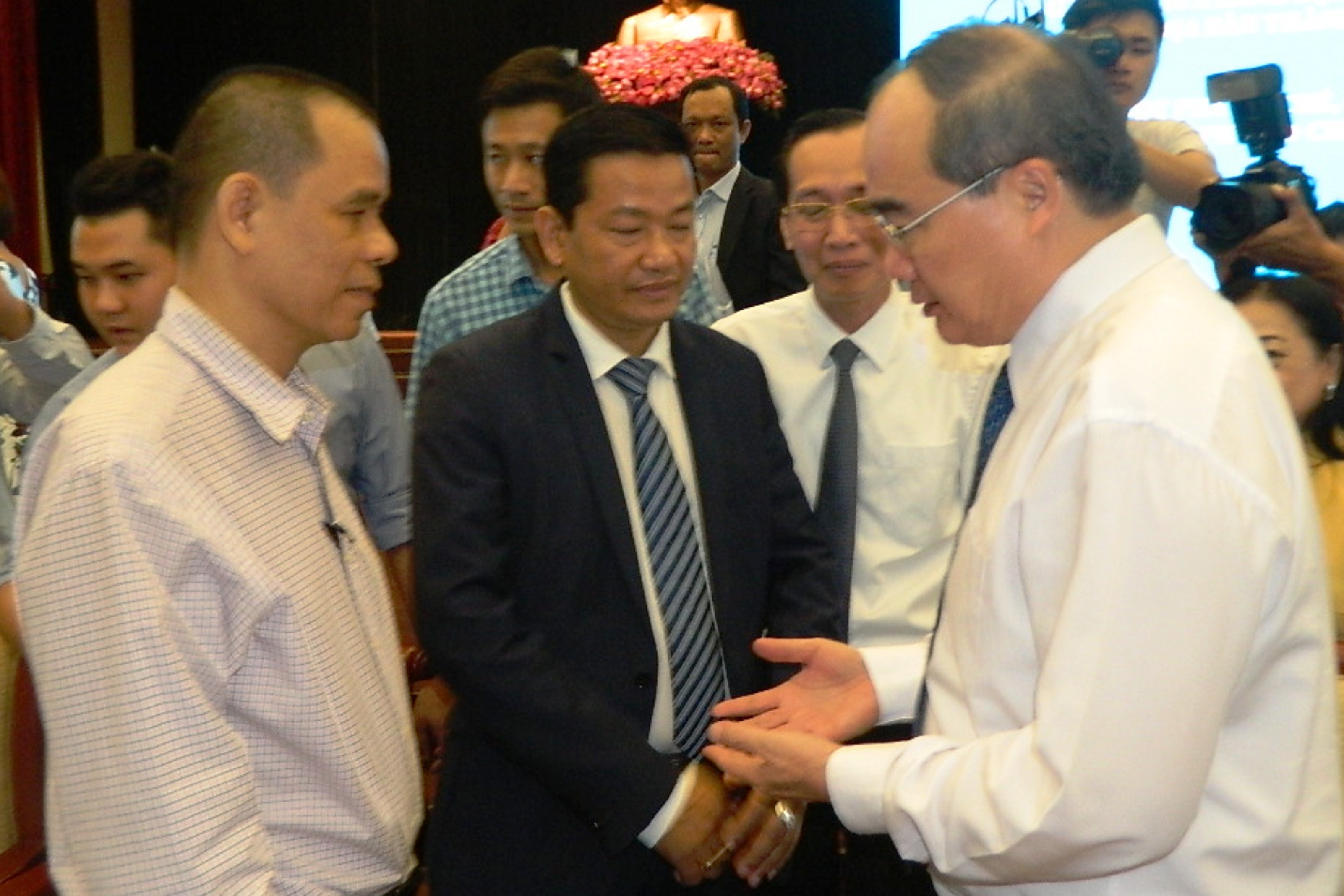 Doanh nghiệp TP Hồ Chí Minh “kêu” về thủ tục, cán bộ nhũng nhiễu