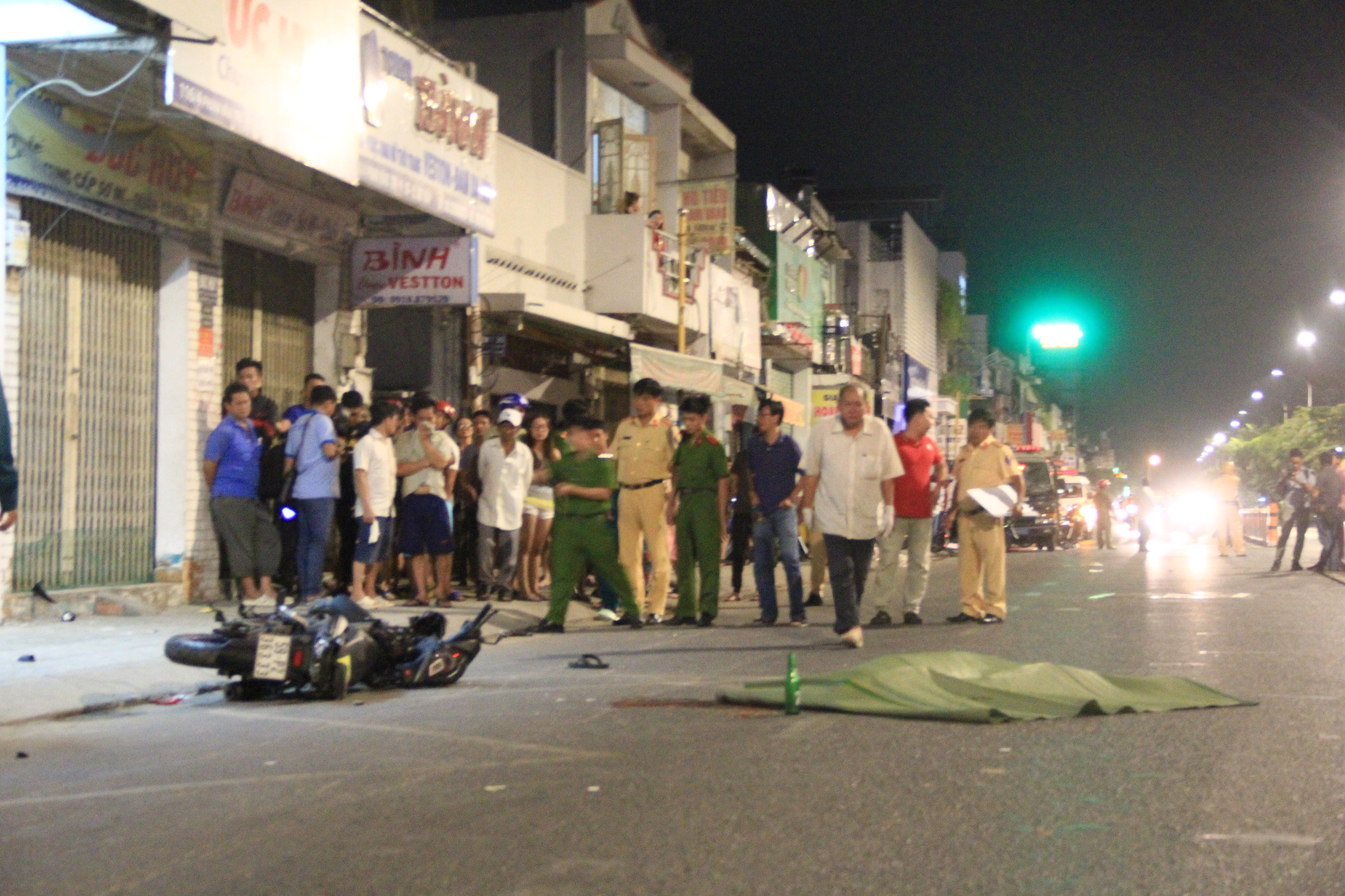 Phóng nhanh, nẹt pô trên đường, nam thanh niên chết thảm trong đêm