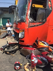 Bình Thuận Xe khách tông liên hoàn nhiều xe máy, 5 người thương vong