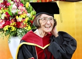Người cao tuổi nhất ở Nhật Bản được nhận bằng tiến sỹ