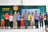 VKSND Cấp cao tại TP Hồ Chí Minh thăm, tặng quà tại huyện đảo Phú Quý - Bình Thuận
