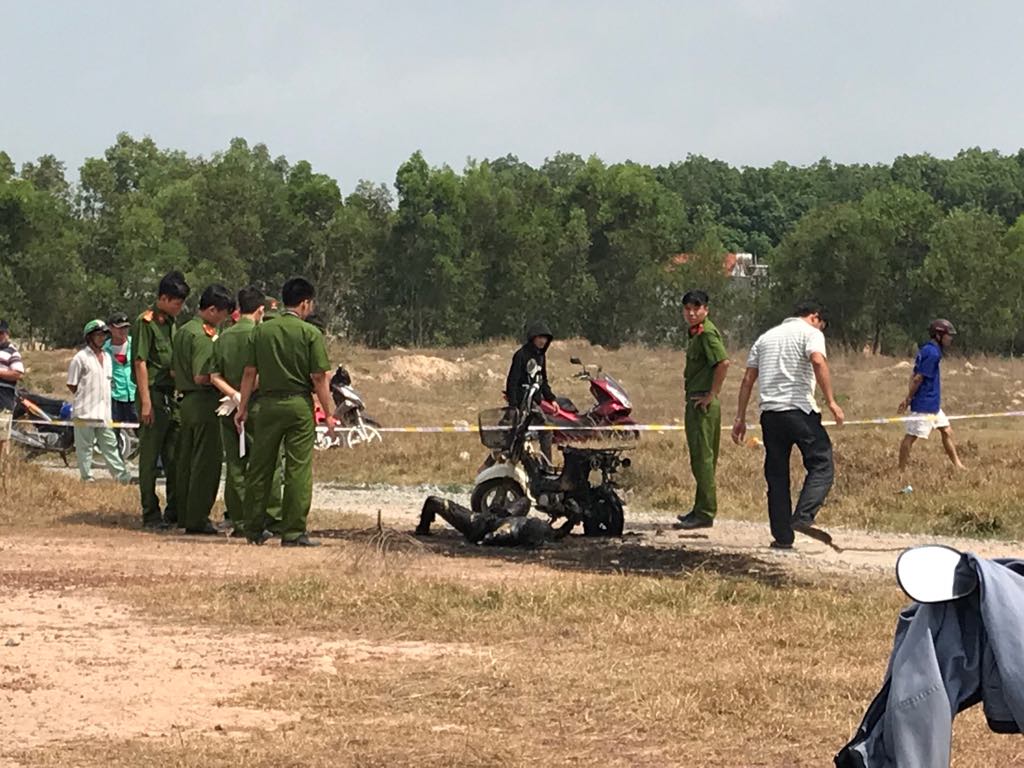 Điều tra cái chết cháy đen của người phụ nữ tại bãi đất trống