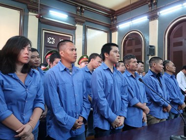 Tuyên án các bị cáo “rút ruột” gần 500 000 lít xăng dầu máy bay