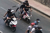 Hàng chục côn đồ dùng mã tấu, súng hỗn chiến ngay giữa trung tâm TP Hồ Chí Minh