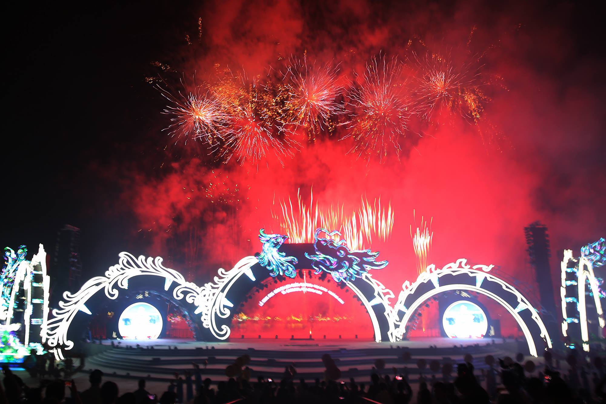 Rực rỡ sắc màu đêm hội Carnaval Hạ Long 2018