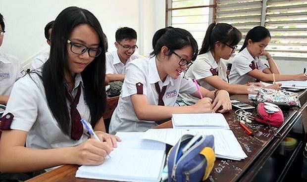 Chương trình giáo dục phổ thông mới vẫn nặng