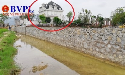 Cụ bà 78 tuổi thỉnh thoảng ra chợ bán rau… xây biệt thự khủng