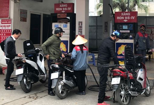 Gắn thiết bị in chứng từ tại cây xăng Lãng phí, không hợp pháp