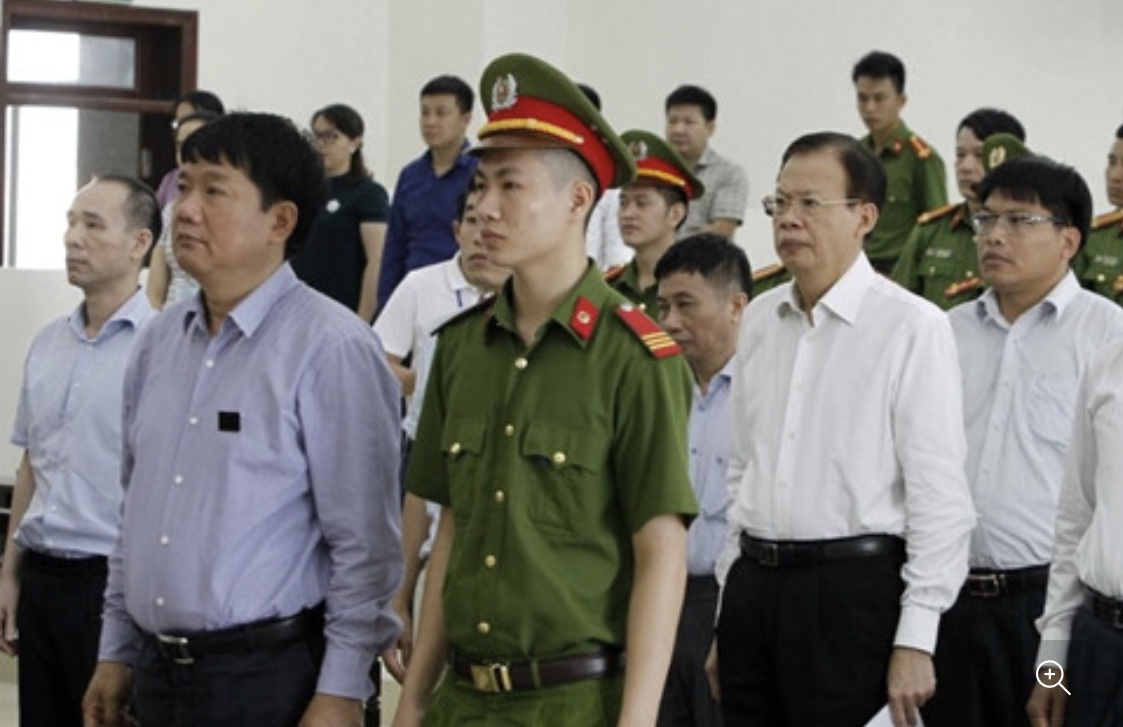 Các luật sư đều xin giảm nhẹ hình phạt cho thân chủ