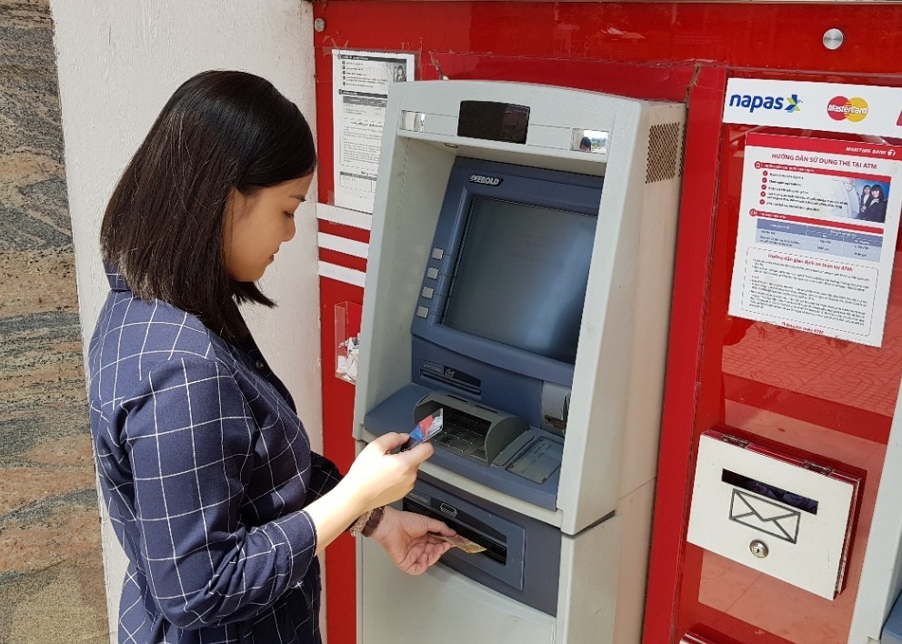 ‘Chiêu’ giúp bạn tránh được phí rút tiền tại ATM
Làm sao để rút tiền miễn phí tại ATM 
Bạn đã biết cách rút tiền miễn phí tại ATM chưa