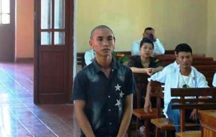 Ném bát vỡ đầu chủ quán, nhận 16 tháng tù