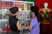 VKSND cấp cao tại Đà Nẵng đưa tủ sách pháp luật lên xã vùng cao Quảng Nam