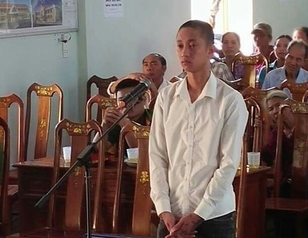 Xách dao đi rửa hận giúp bạn, nhận 24 tháng tù