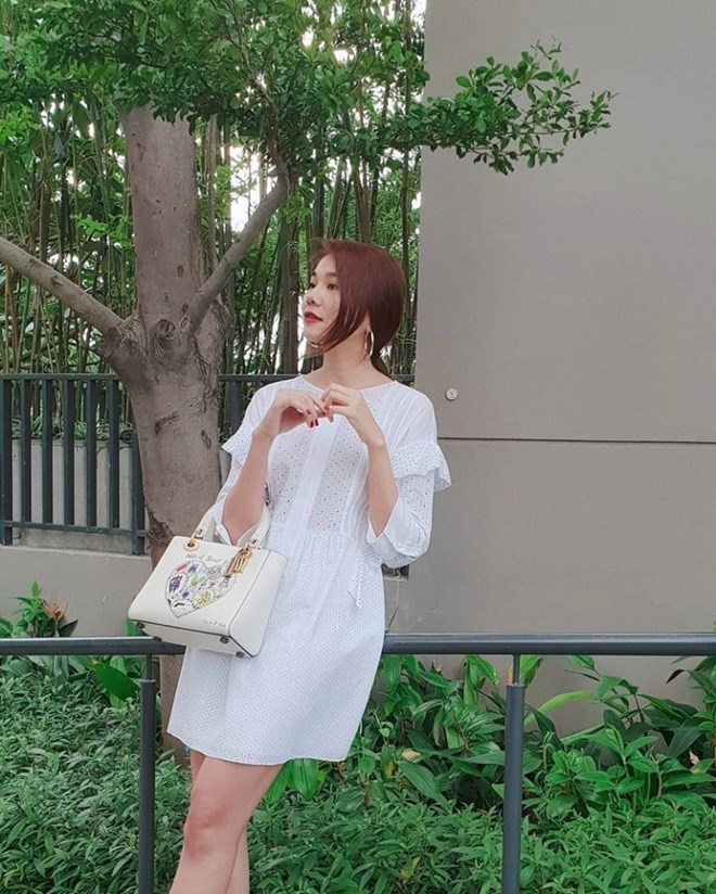 Mỹ nhân Việt đọ street style ngập tràn hàng hiệu