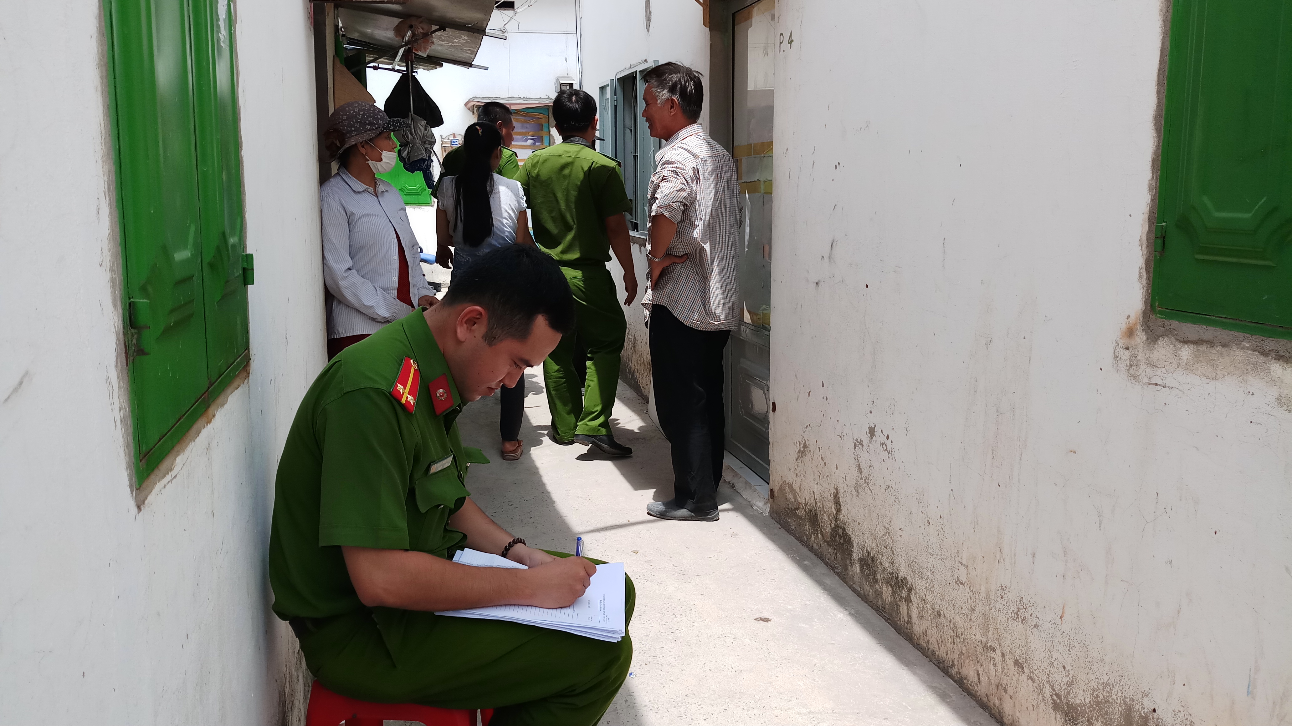 Điều tra cái chết người đàn ông trong phòng trọ, trên mặt có vết thương