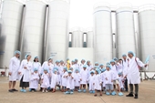 “Cùng con khám phá siêu nhà máy sữa” cho con của nhân viên Công ty