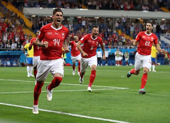 Coutinho lập siêu phẩm, Brazil vẫn không thể đánh bại Thụy Sĩ