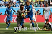 Neymar và Coutinho tỏa sáng phút bù giờ, Brazil thắng nghẹt thở