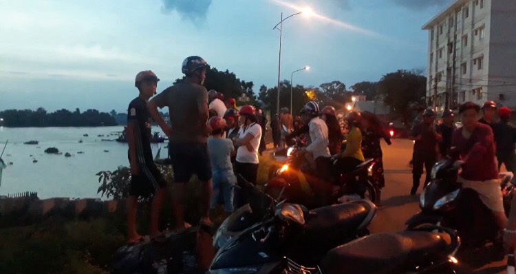 Phát hiện thi thể nam thanh niên trôi trên sông Sài Gòn