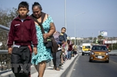 Cha mẹ trong gia đình nhập cư Mỹ trái phép tạm thời chưa bị truy tố