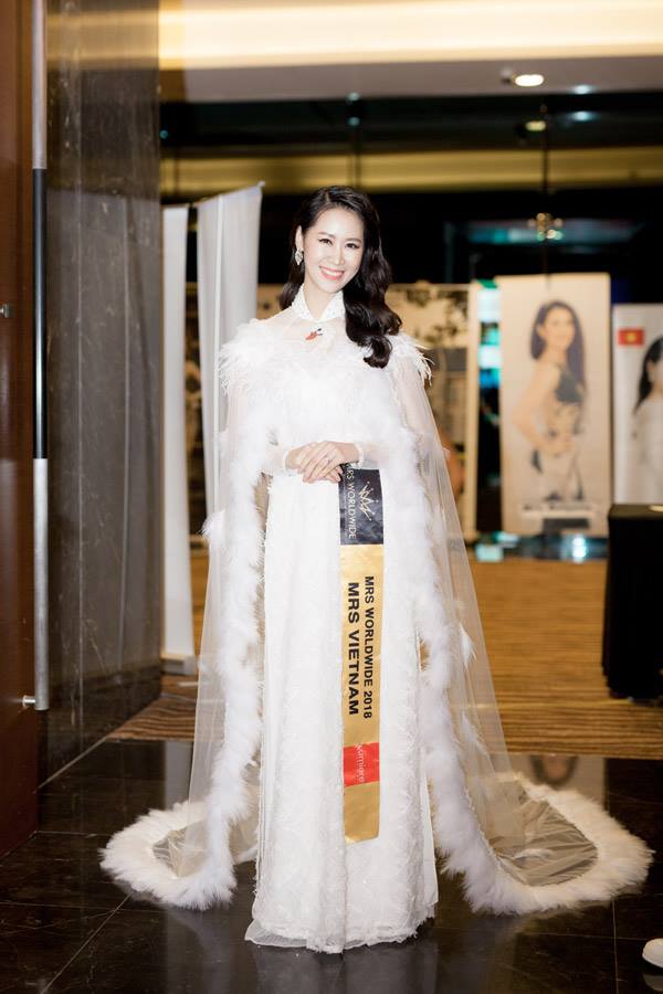 Dương Thuỳ Linh đăng quang hoa hậu ở tuổi 35