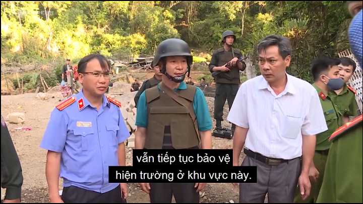 Đại bản doanh của hai trùm ma túy chứa nhiều súng, gỗ