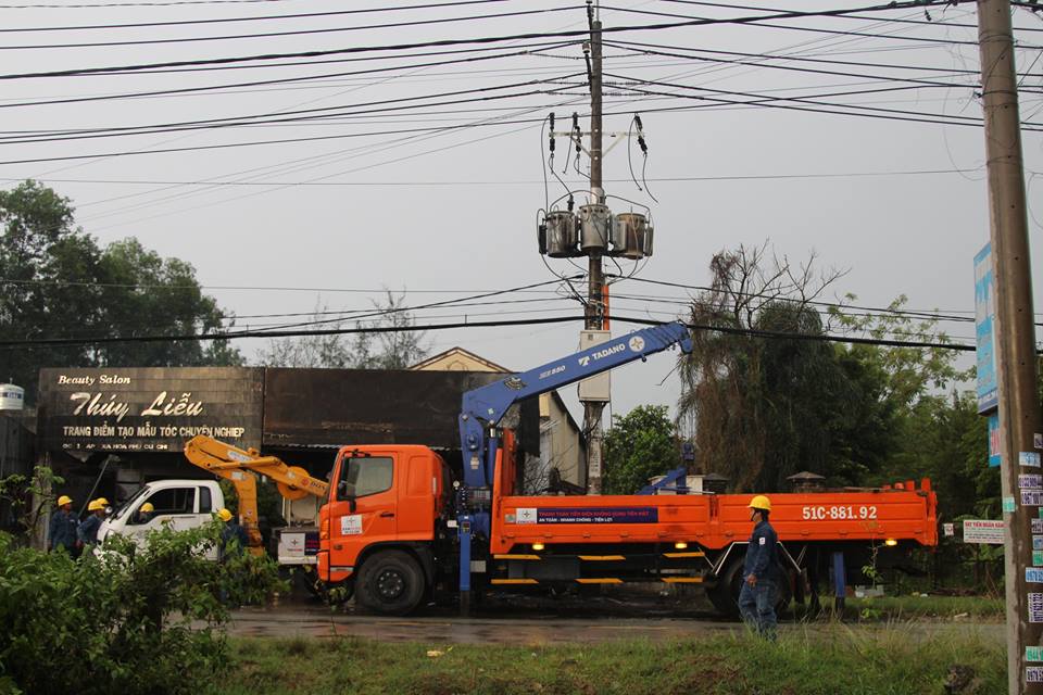 Trạm biến áp phát nổ, hai nhân viên điện lực bị bỏng nặng