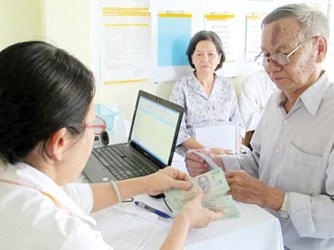 Xác định tuổi hưởng lương hưu đối với đảng viên