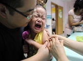 Trung Quốc rúng động bê bối tiêm 250 000 liều vaccine giả cho trẻ em
