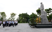 Đoàn cán bộ VKSND tối cao dâng hương tưởng niệm đồng chí Hoàng Quốc Việt