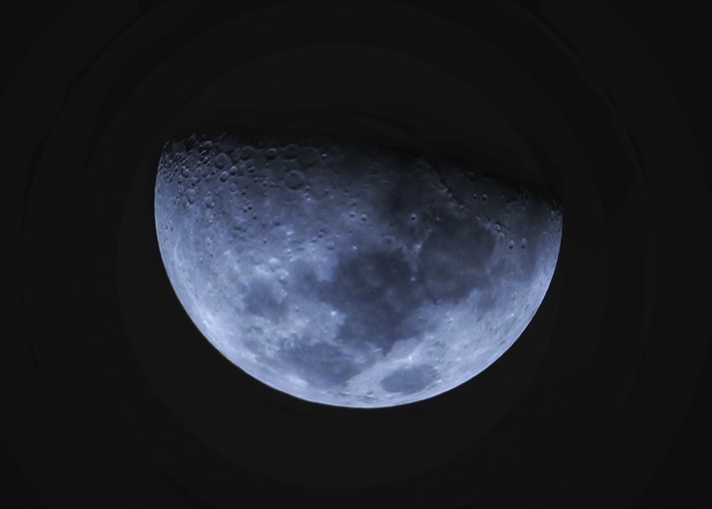 Cận cảnh mặt trăng bị nuốt - nguyệt thực dài nhất thế kỷ ở Việt Nam