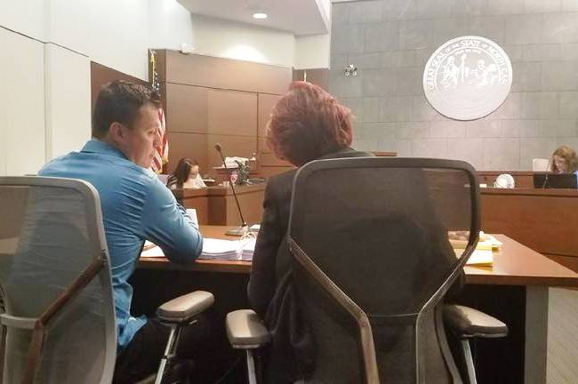 Phải bồi thường 8,8 triệu USD vì ngoại tình